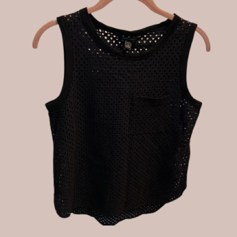 Banana Republic perforated black tank with pocket - Picture 2 of 6